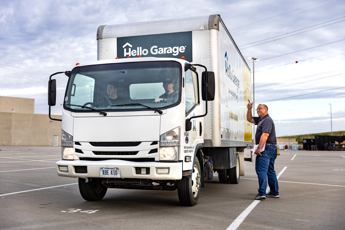 2026 HG Rig Loadout – 10-1200×800-5b2df79 Man looking at truck