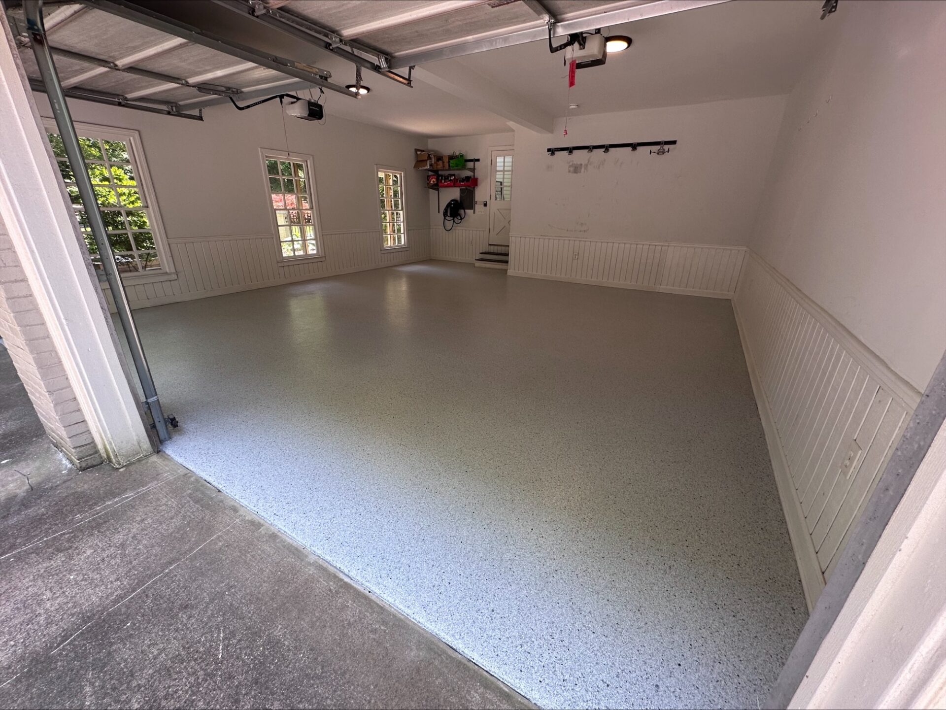 Beautiful new polyaspartic garage floor