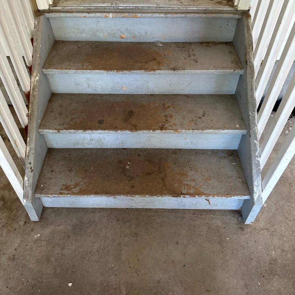 Gross Uncoated Stairs