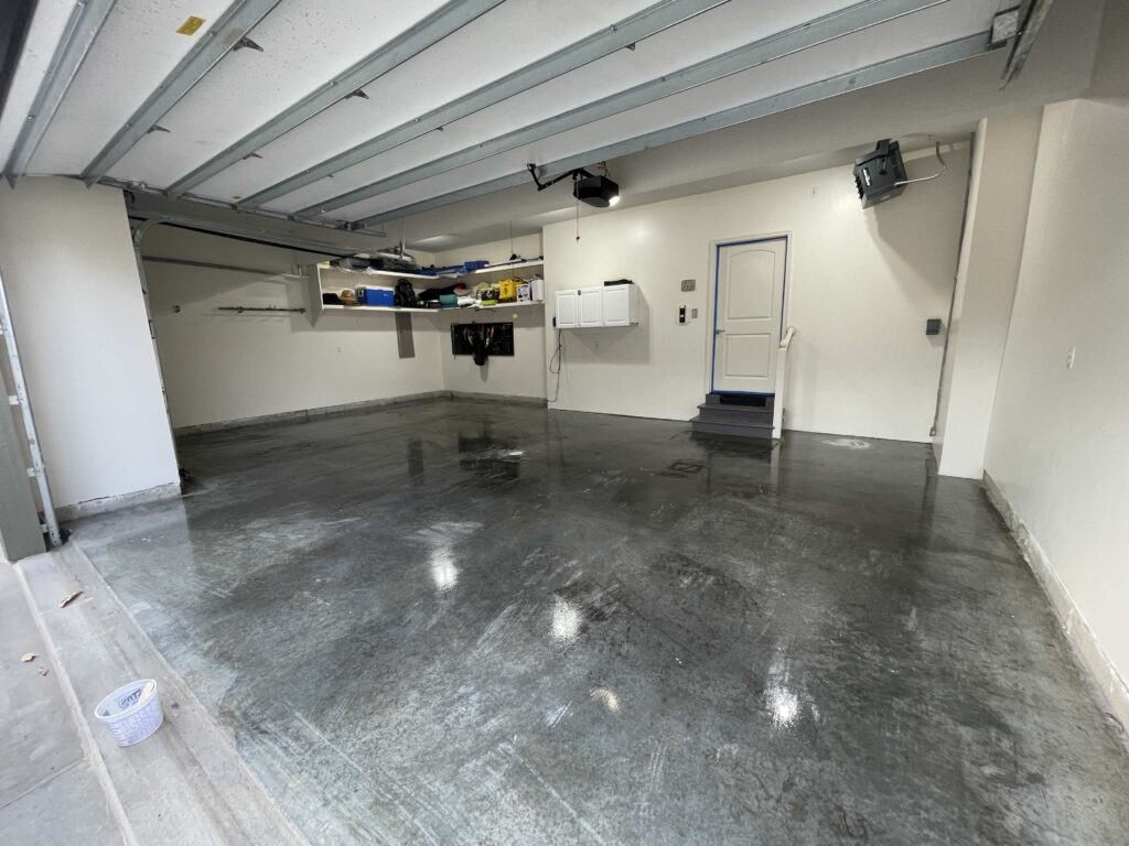 KC Garage Before A floor coating