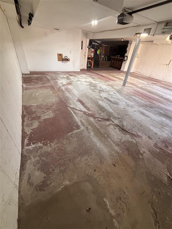 Garage Epoxy in Lee's Summit that is worn out