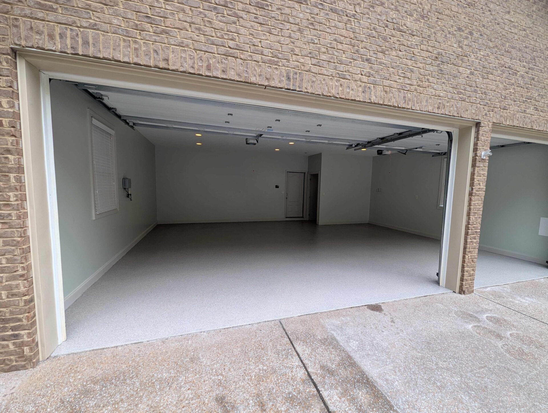 Polyaspartic concrete floor coating