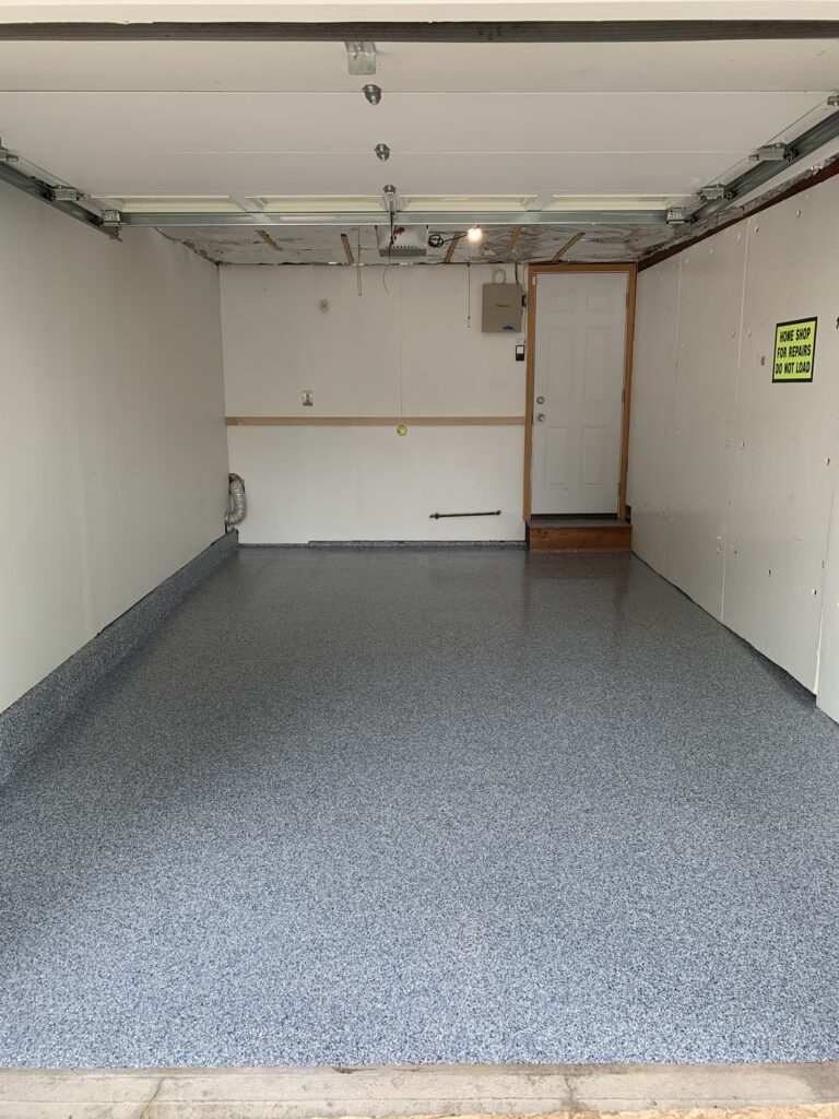 Garage Floor Coating in Bellevue in a grey flake
