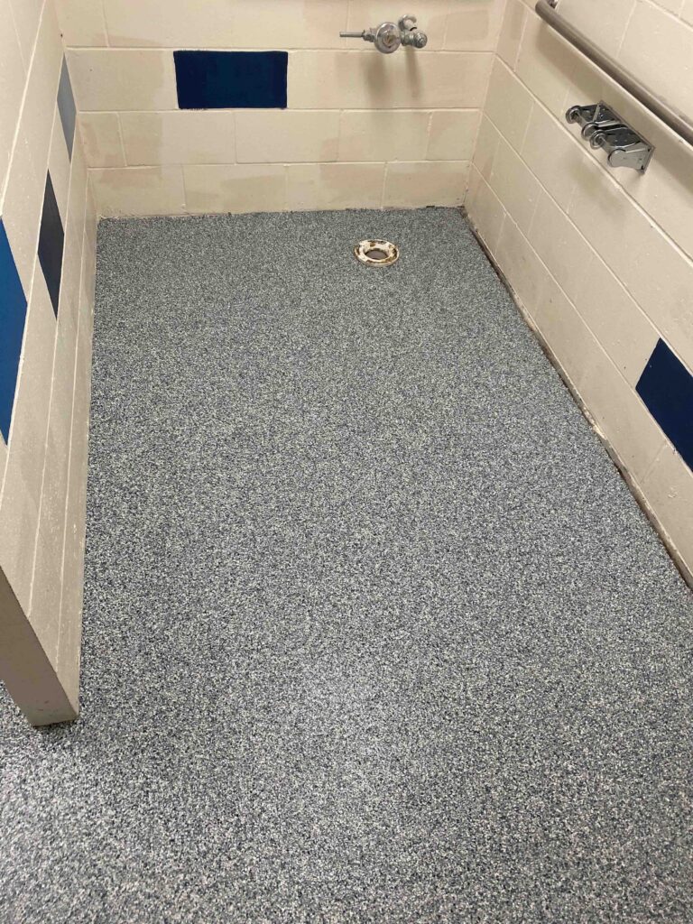 Concrete coating in a school bathroom in a grey color
