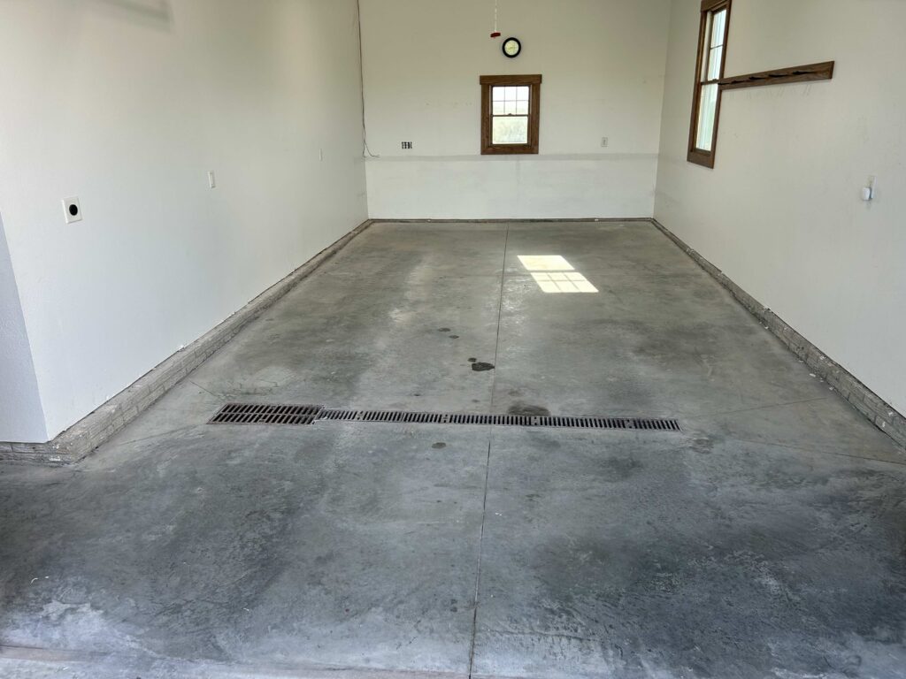 Garage before a garage floor coating in Missouri Valley IA
