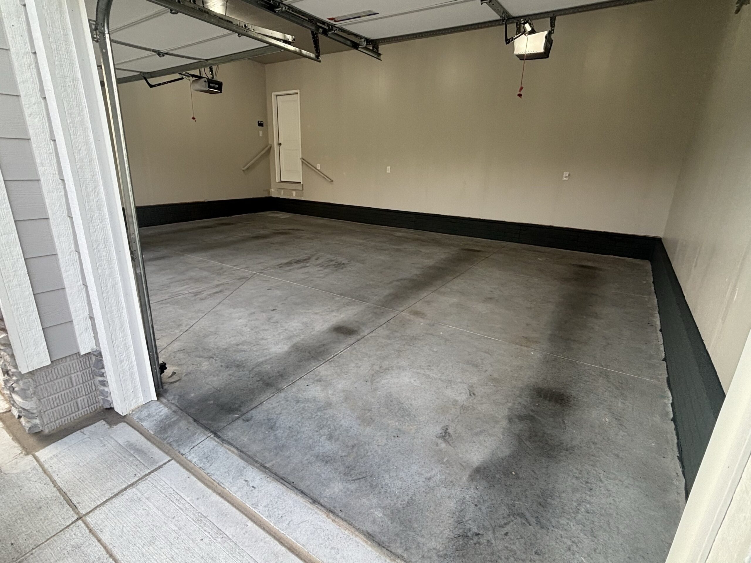 Bellevue Garage before garage floor coating and baseboards