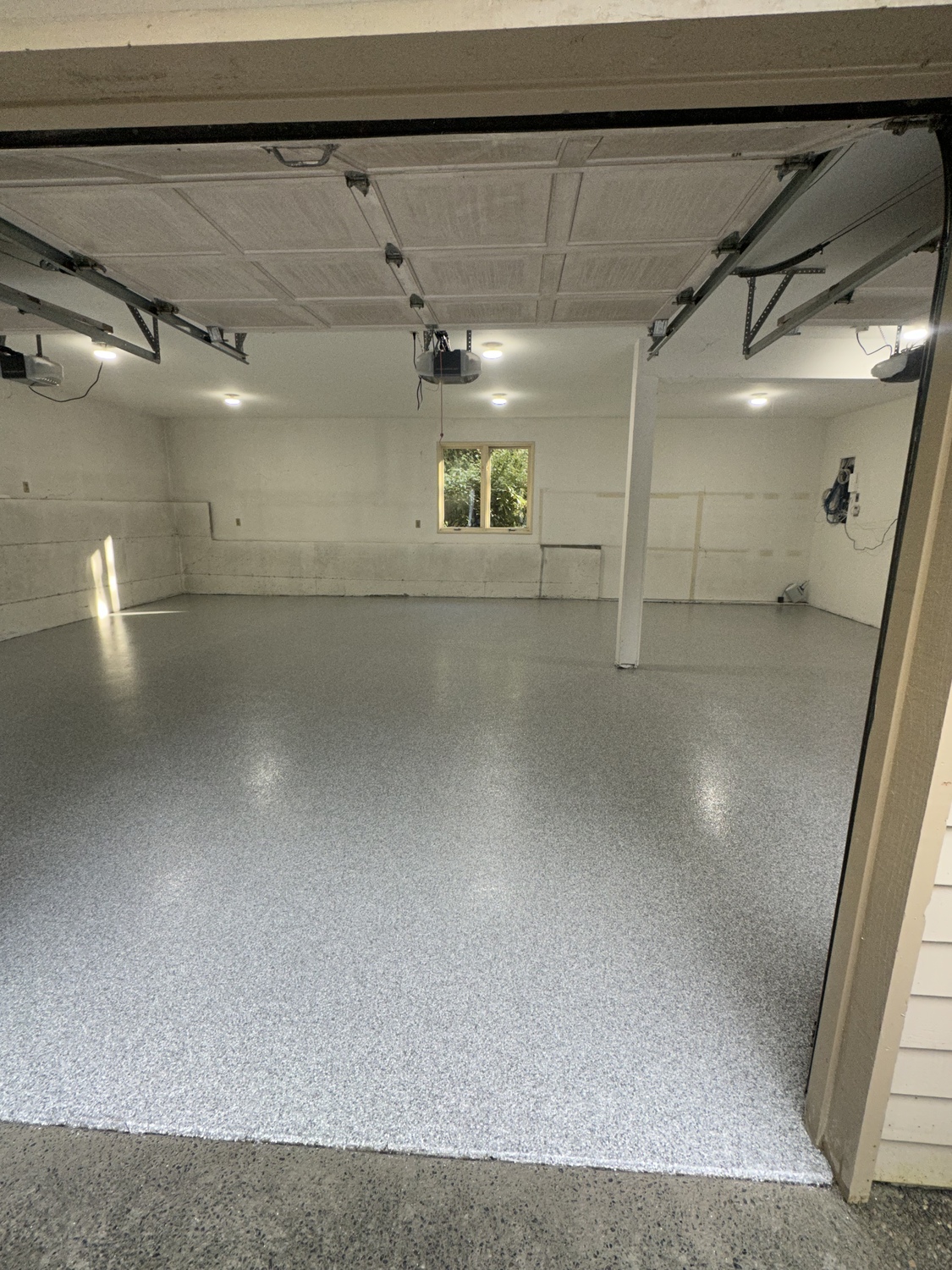 Garage Floor Coating in Bellevue Washington in the color Peppercorn
