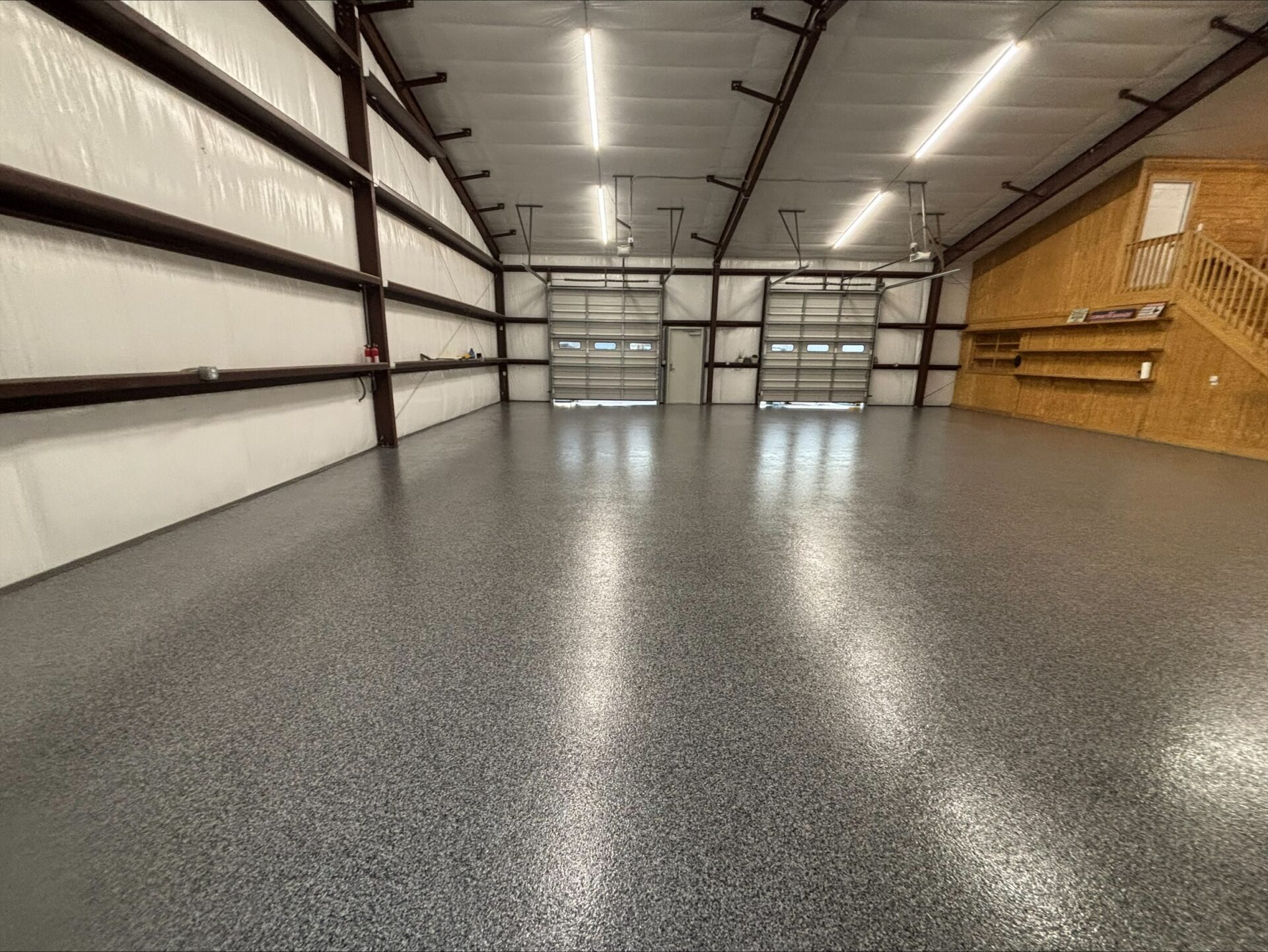 large garage with peppercorn polyaspartic