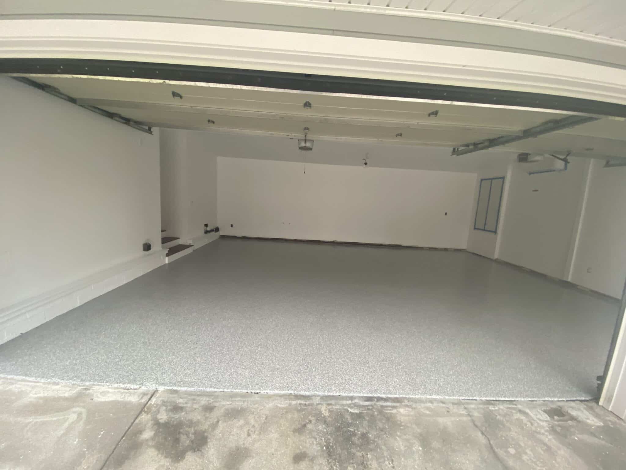 1_DeerPark_Garage_0728_Silver_A silver colored garage floor coating