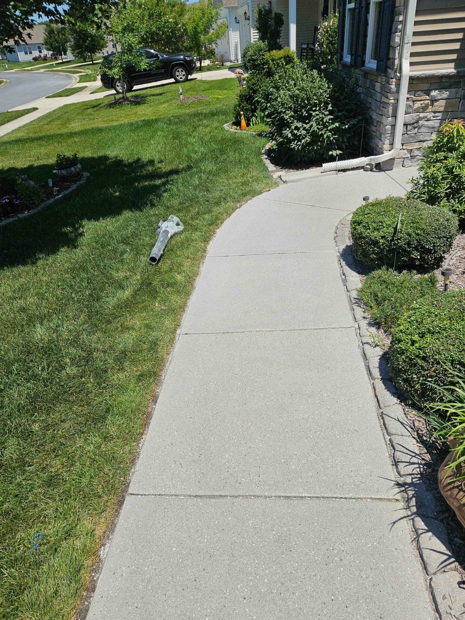 1_Delmarva_Walkway_0716_Bronze_Milton_A bronze colored walkway
