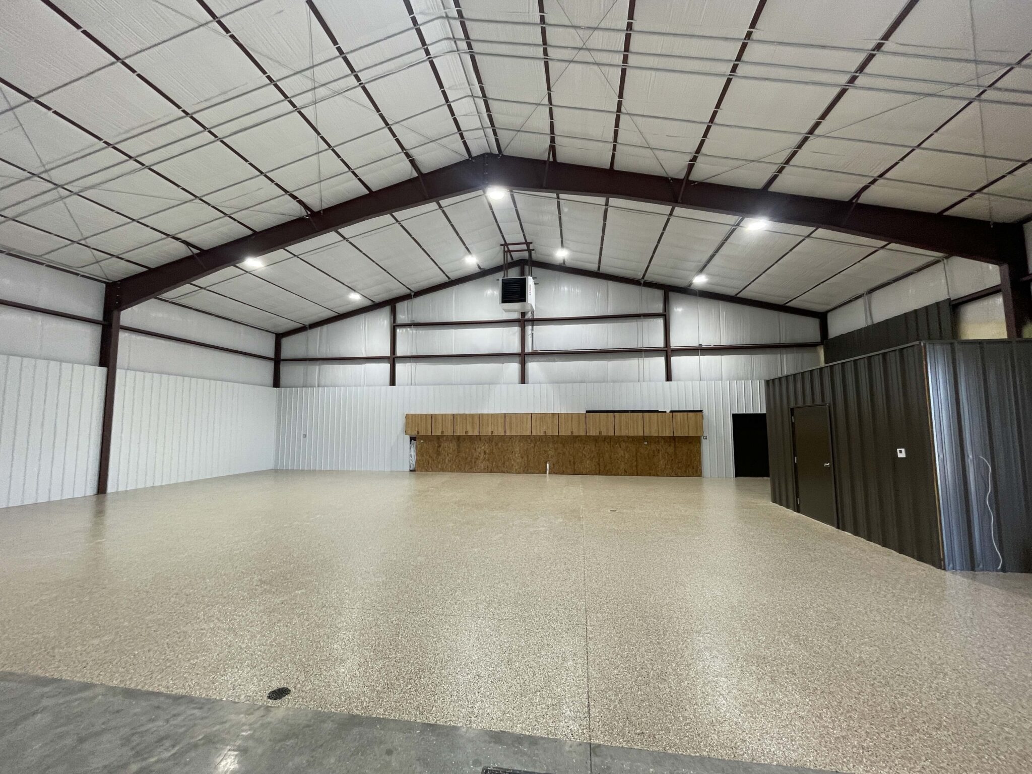 1_KC_WarehouseGarage_0902_Taupe_PlatteCity_A taupe colored warehouse garage