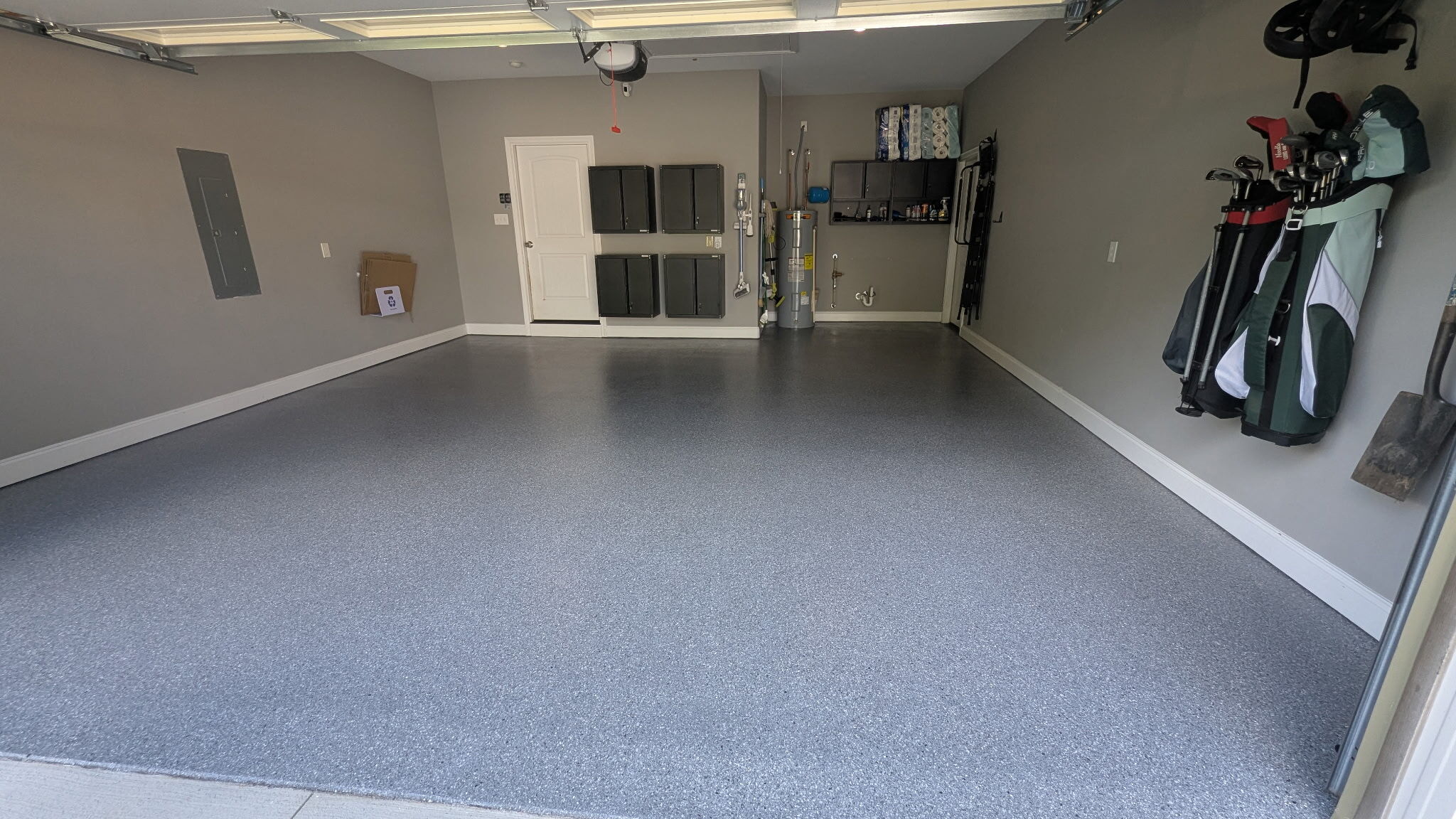 1_Knoxville_Loudon_0903_Onyx_A onyx colored garage floor coating