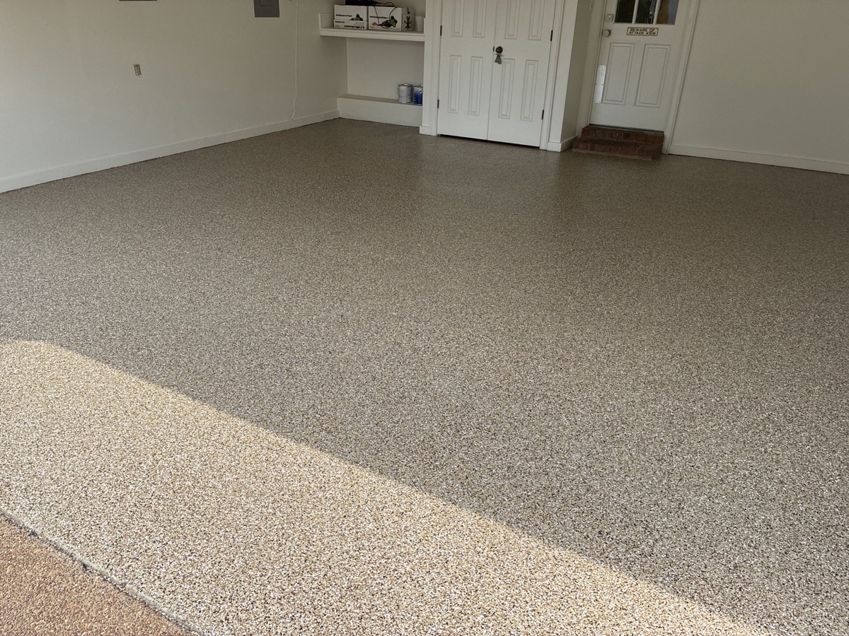 1_Memphis_Garage_0428_Taupe_Memphis_A Taupe polyaspartic garage flooring