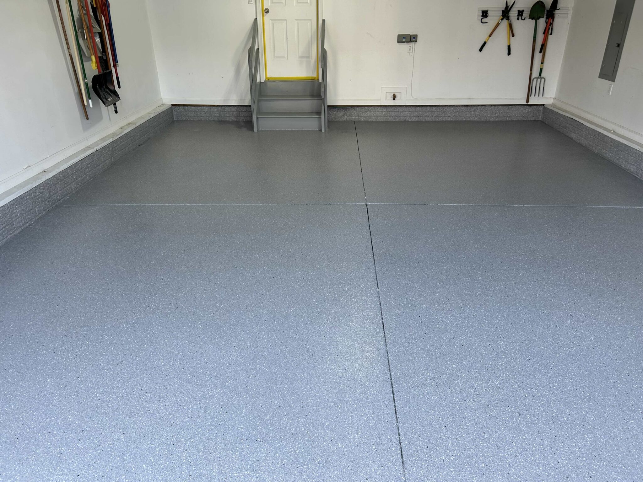 1_OM_Garage_0206_Silver_A Silver garage floor