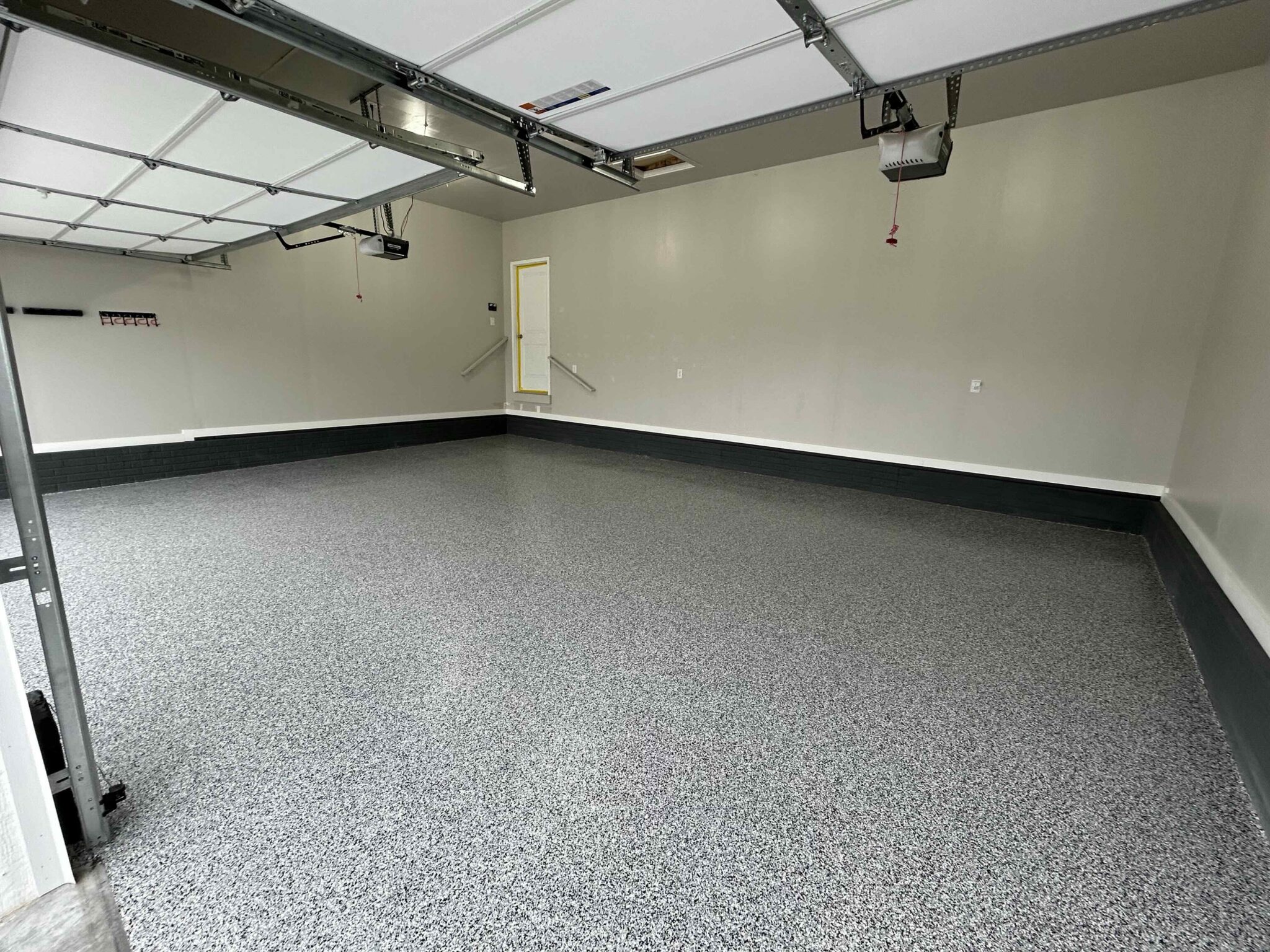 1_Omaha_GarageBaseboard_0925_MidnightGray_Bellevue_A