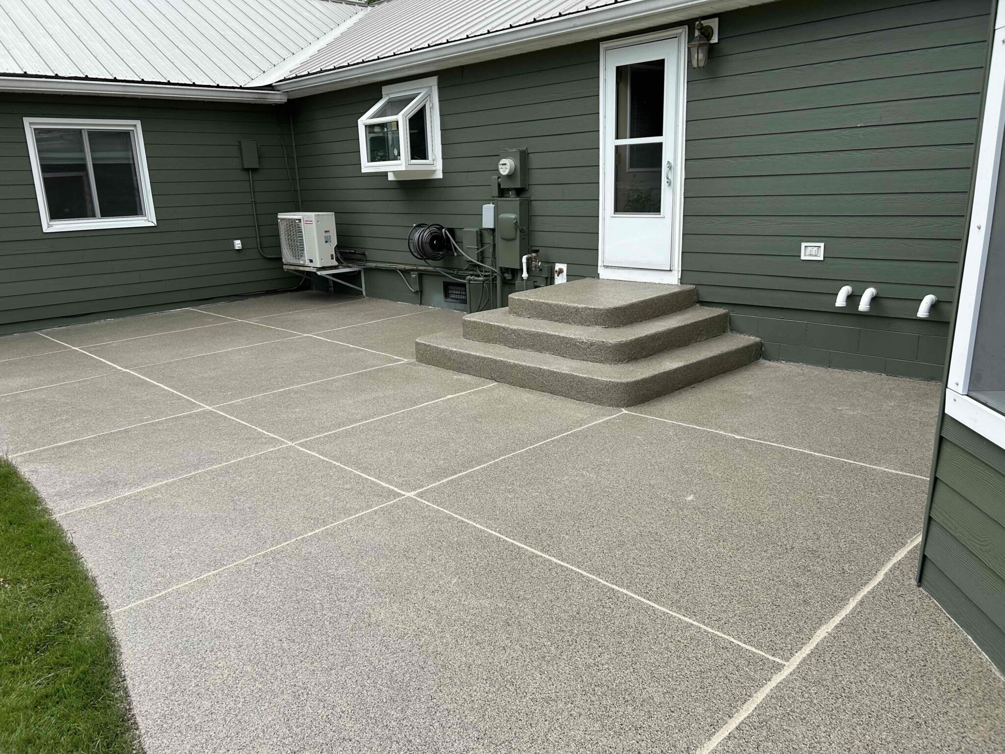 1_Omaha_Patio_Hazel_A hazel colored patio coating