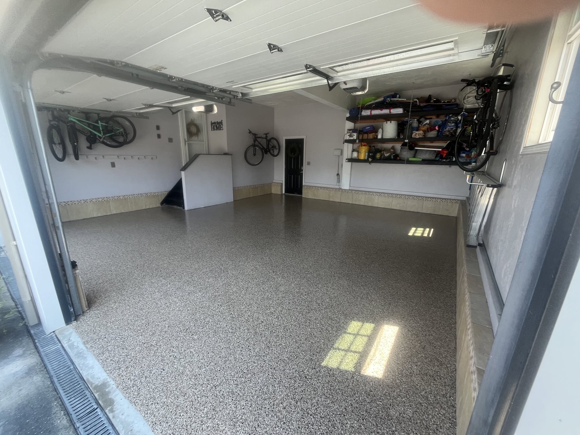 1_SNE_Garage_0819_Taupe_NorthAttleboro_A taupe colored garage floor coating