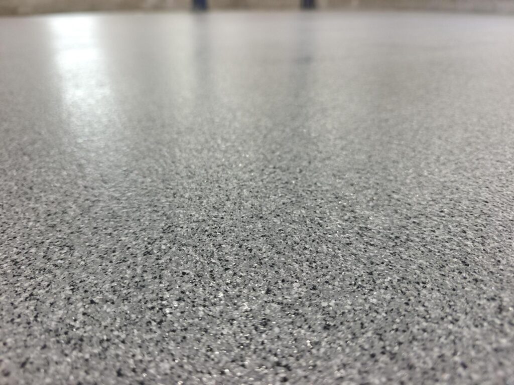 Garage Floor Coating in Carbon Flake