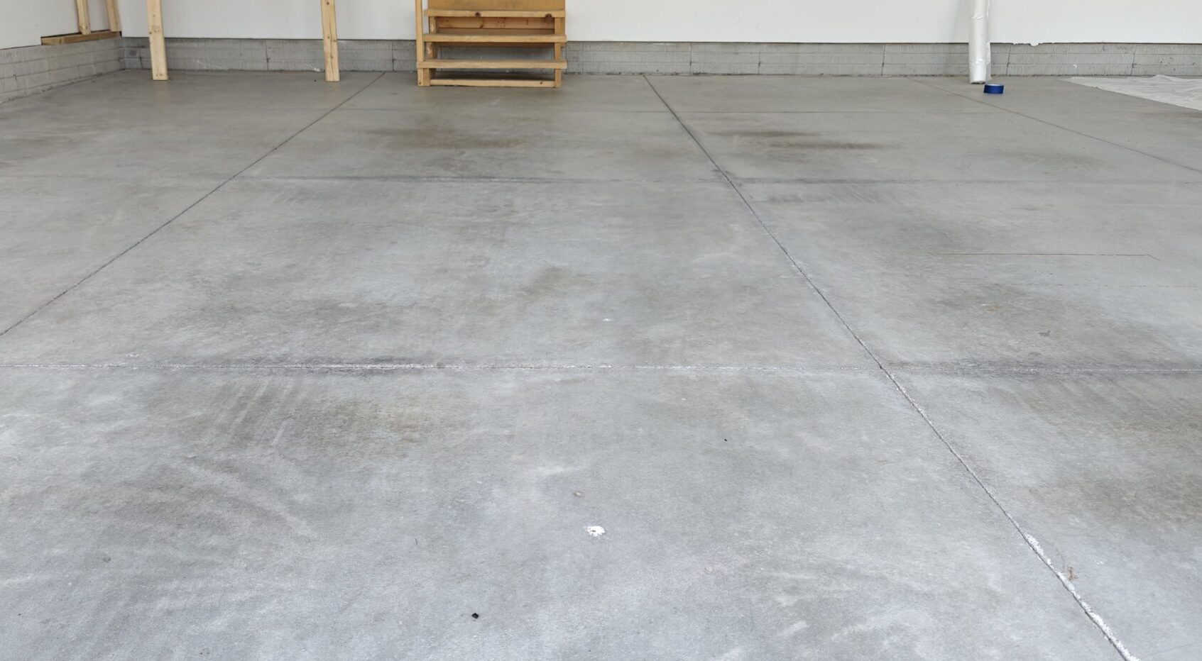 Bare concrete garage Bare concrete garage