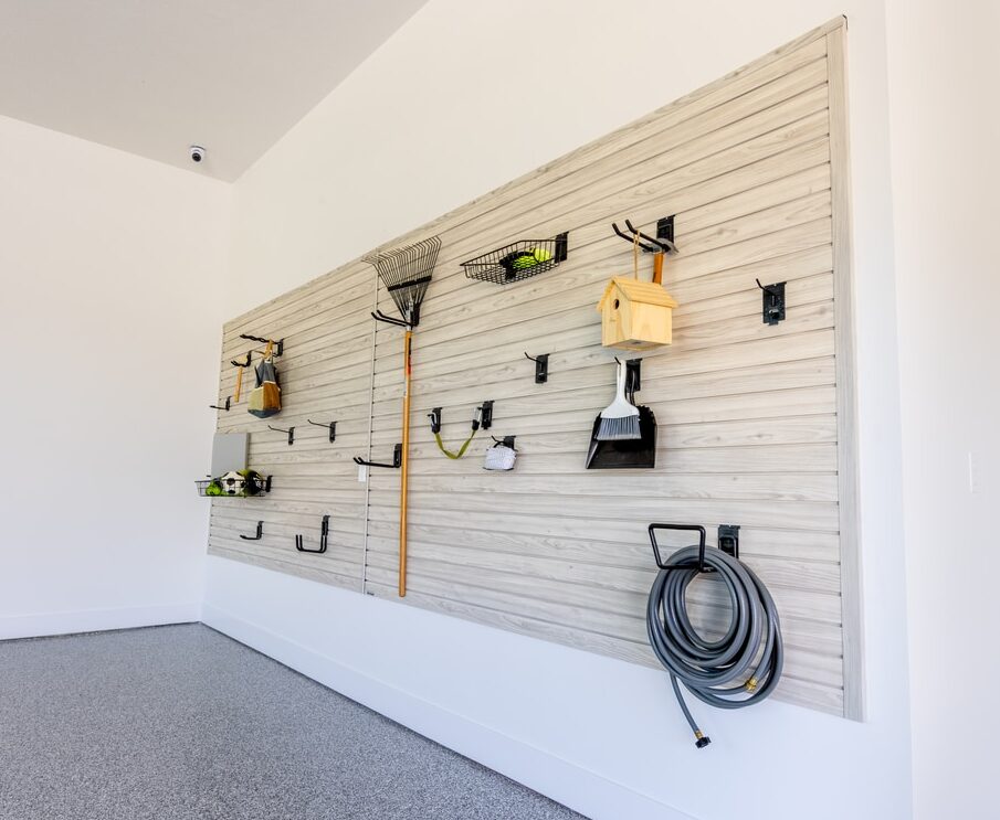 Slatwall Slatwall and accessories